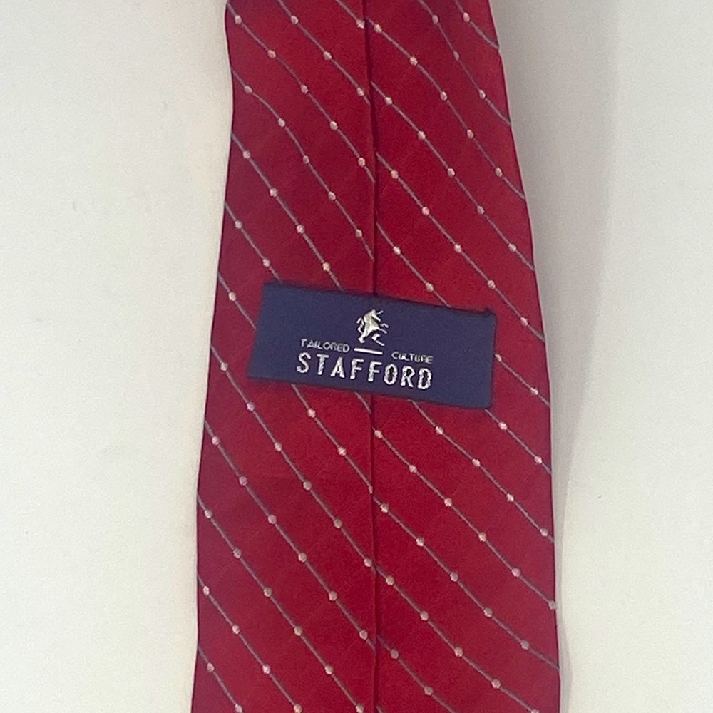 Red geometric pattern Stafford Men’s Neck Tie. Silk.